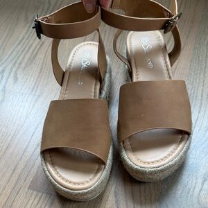 Stylish Platform Tan Sandals